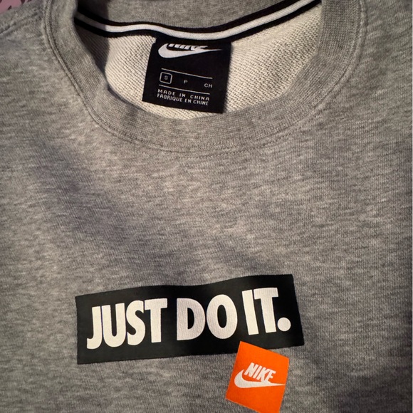 Nike Sweatshirt - Picture 3 of 4